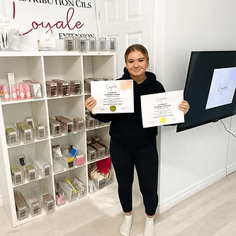 Diplômée Loyale Extension avec son certificat